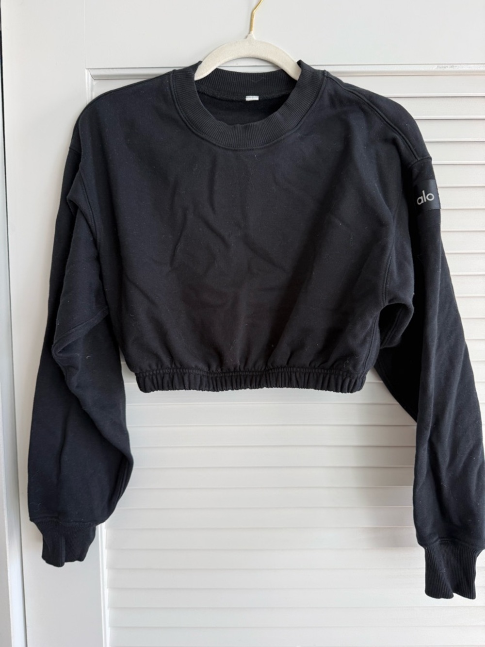 ALO Black Devotion Cropped Crewneck Pullover - S